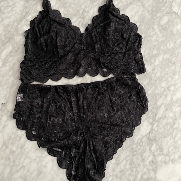 Beautiful Lace Floral Lingerie set-Size 2XL, 3Xl, 4XL - Picture 4 of 4